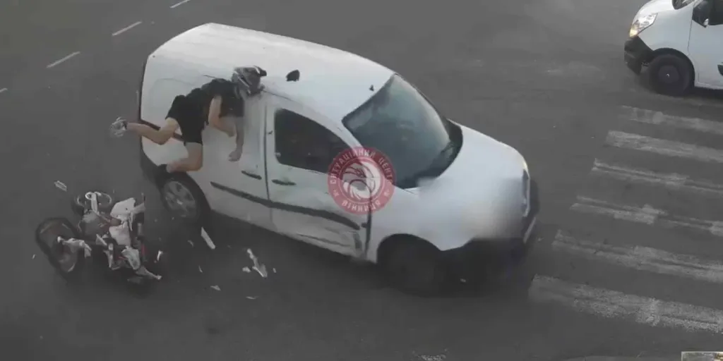 У Вінниці в ДТП постраждав 17-річний мотоцикліст: водія Renault затримали