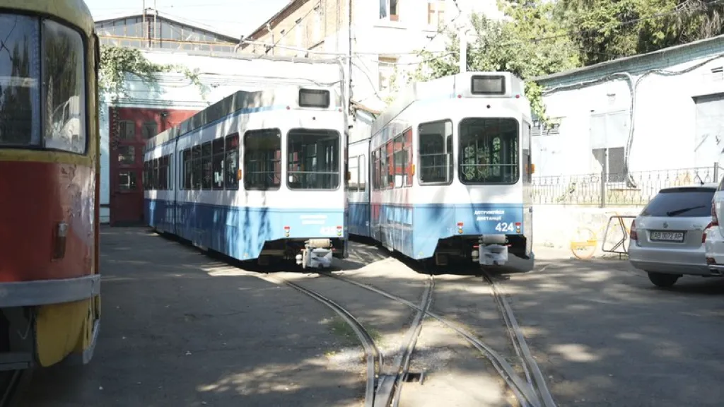 У Вінниці почали курсувати ще два швейцарські трамваї Tram 2000