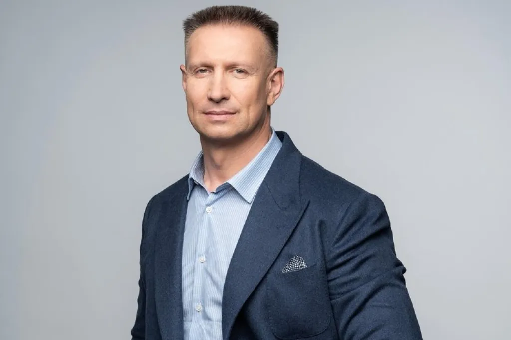 50% пропусків голосувань, сотні ініціатив і парк із 14 авто: хто такий нардеп Геннадій Вацак у зрізі програми «Обранці»