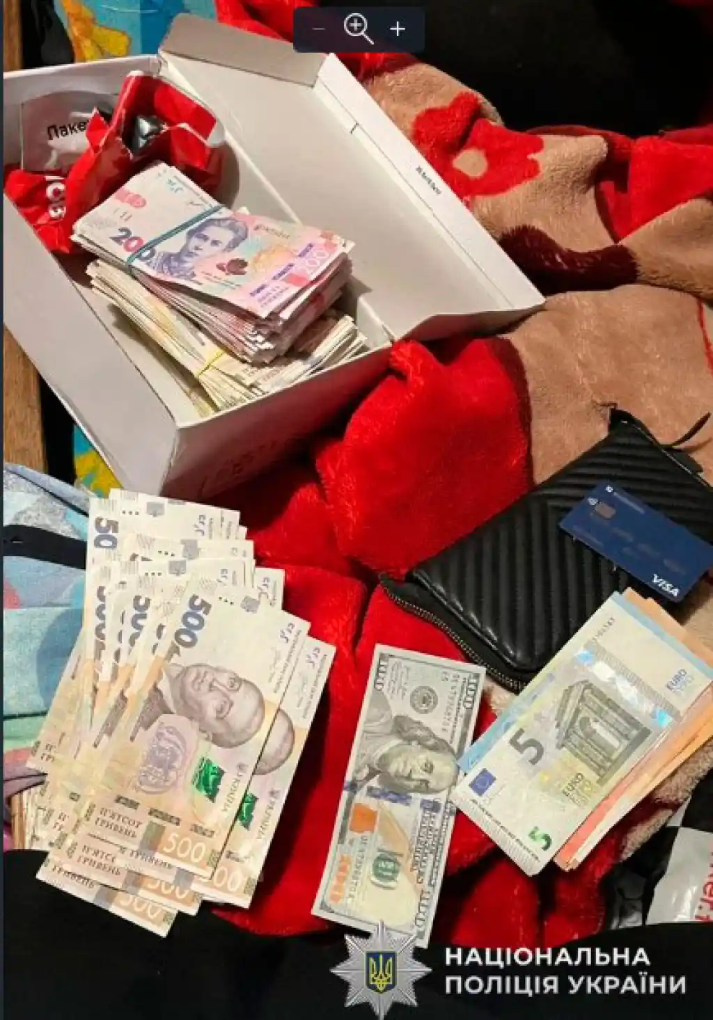 В Україні затримали шахраїв, які крали гроші у військових після полону