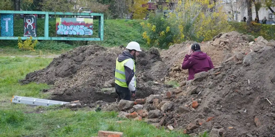 У центрі Вінниці археологи дослідили територію колишнього кінотеатру та знайшли історичні артефакти