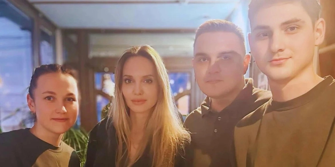 Анджеліна Джолі завітала до вінницького пабу та зробила замовлення