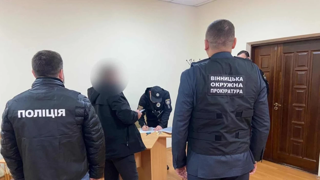 На Вінниччині затримали посадовця за вимагання коштів за довідку про відстрочку