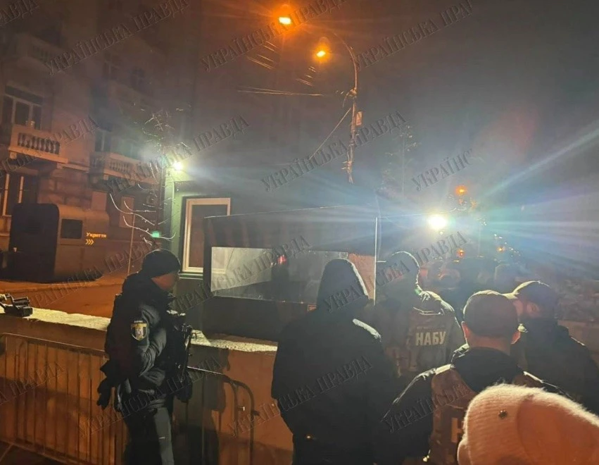 Урядовий квартал під посиленою увагою: детективи НАБУ та САП провели обшуки в будівлі, де працює Андрій Єрмак