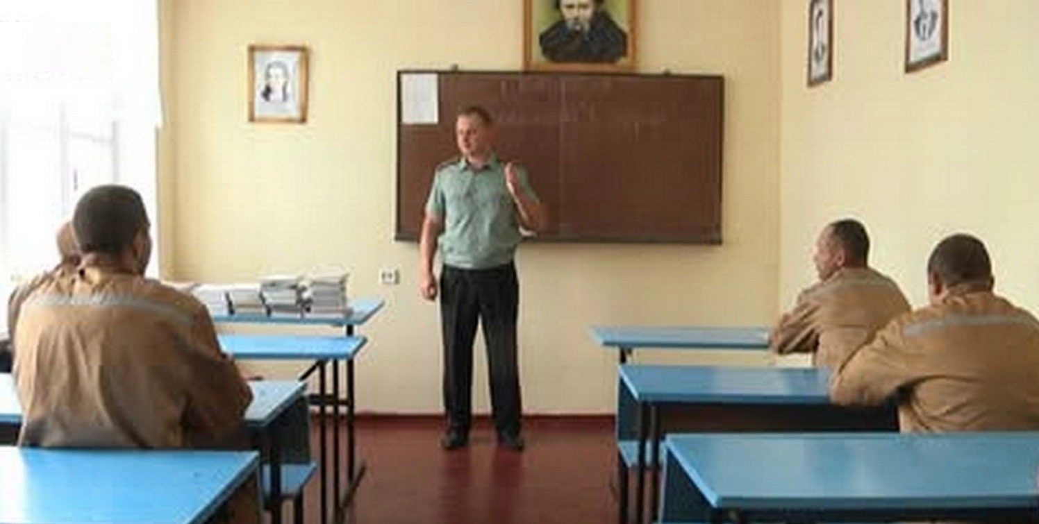 У Хмельницькому СІЗО двоє ув’язнених здобули дипломи бакалавра