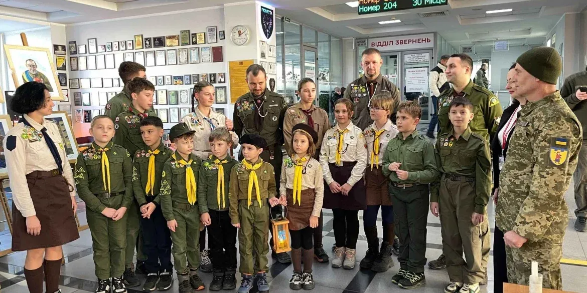 Світло з Вифлеєму у стінах мерії: до Вінниці прибув Вогонь Миру