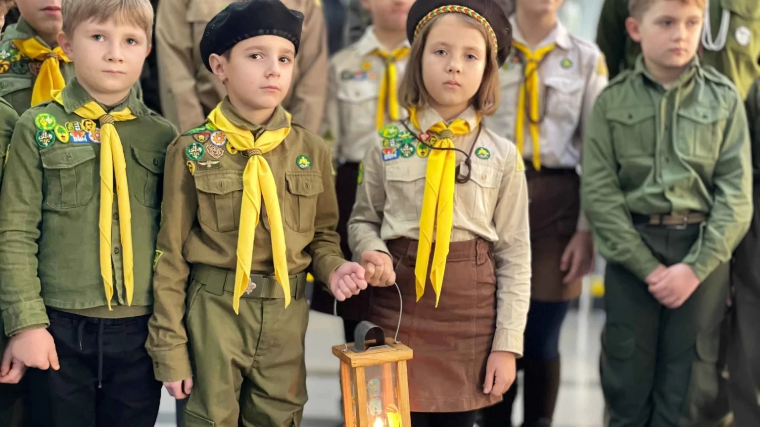 Світло з Вифлеєму у стінах мерії: до Вінниці прибув Вогонь Миру