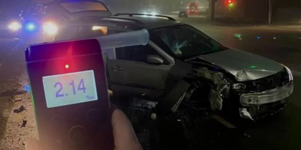 Нічна аварія у Вінниці: водій на Renault із понад двома проміле врізався в електроопору