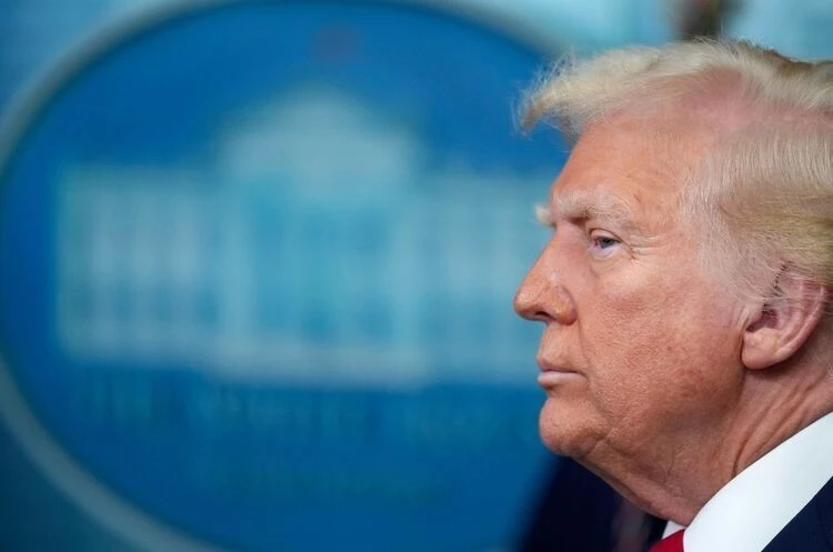Погрози з гольф-клубу: Трамп попередив тимчасову лідерку Венесуели про “високу ціну”