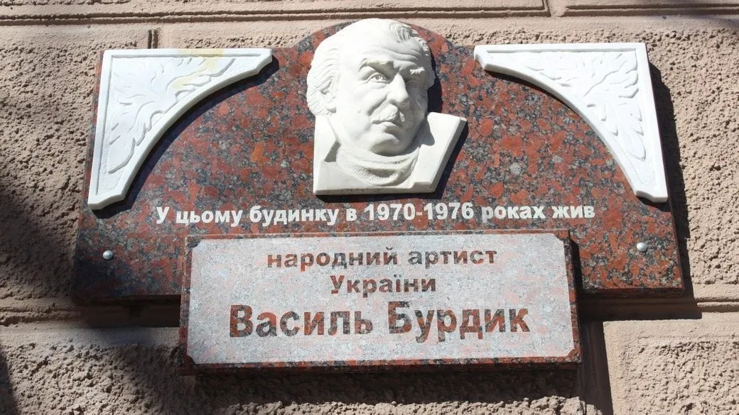 Міська пам’ять у смартфоні: біля меморіальних дощок у Миколаєві з’являються QR-коди
