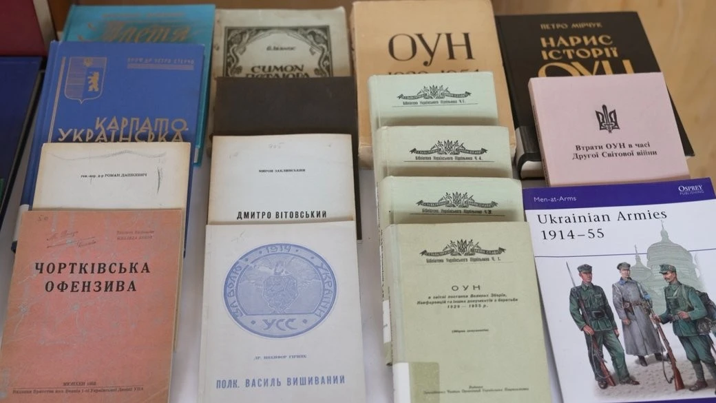 Книги з еміграції повернулися додому: у Тернополі відкрили унікальні фонди з Канади