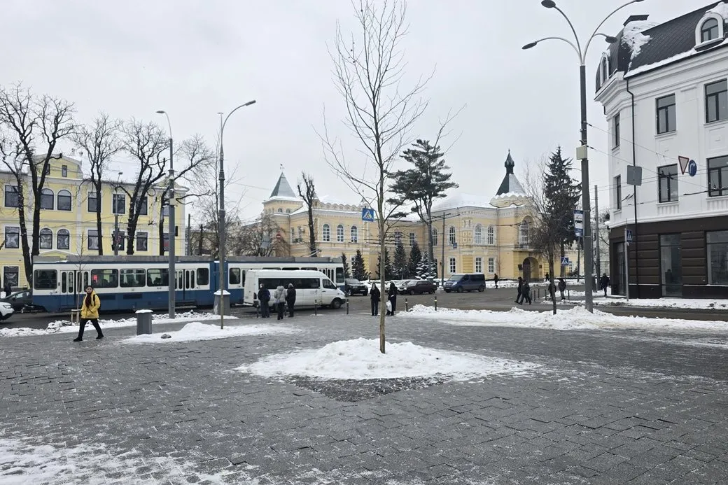 Майдан Небесної Сотні у Вінниці адаптували для маломобільних: що саме зробили і скільки це коштувало