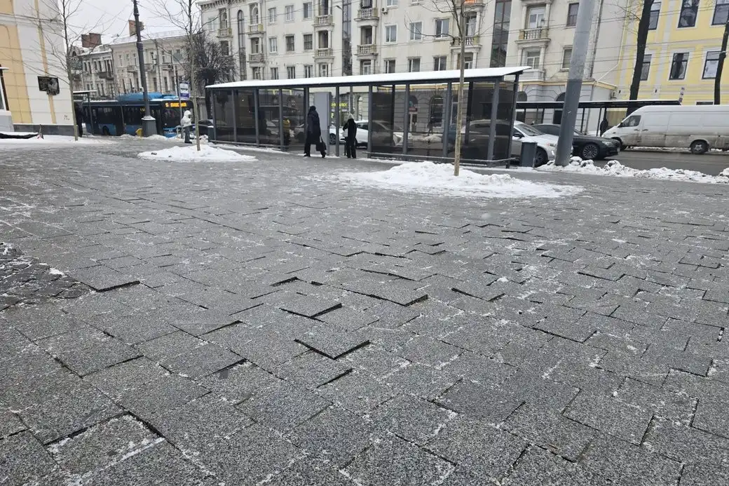 Майдан Небесної Сотні у Вінниці адаптували для маломобільних: що саме зробили і скільки це коштувало