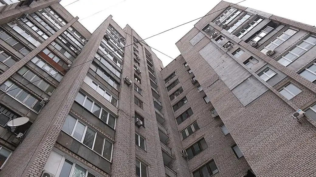 Морози без комфорту: у запорізькій багатоповерхівці світло зникає разом із теплом
