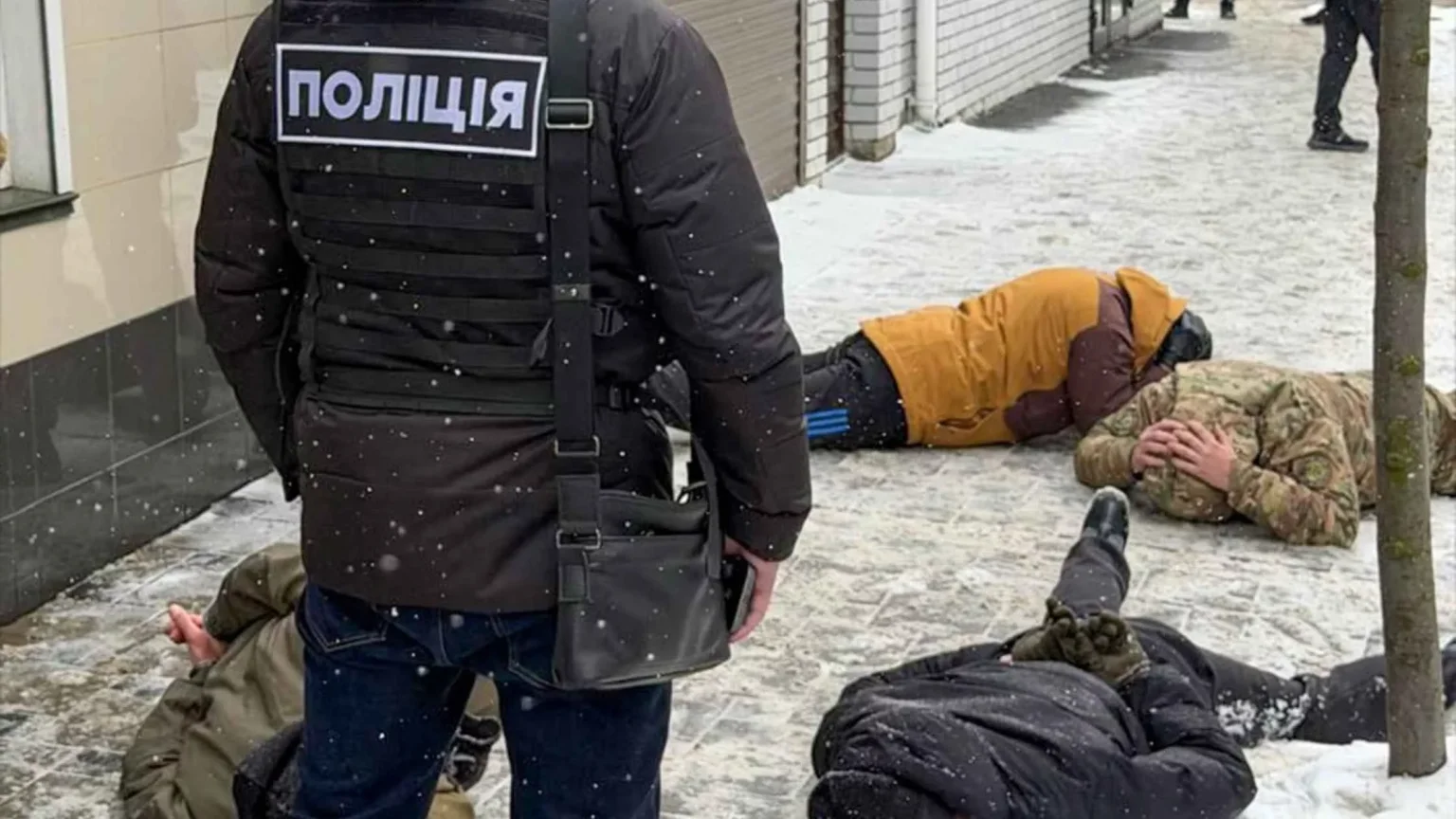 Силове «прикриття» за долари: у Вінниці викрили групу, що зривала мобілізацію