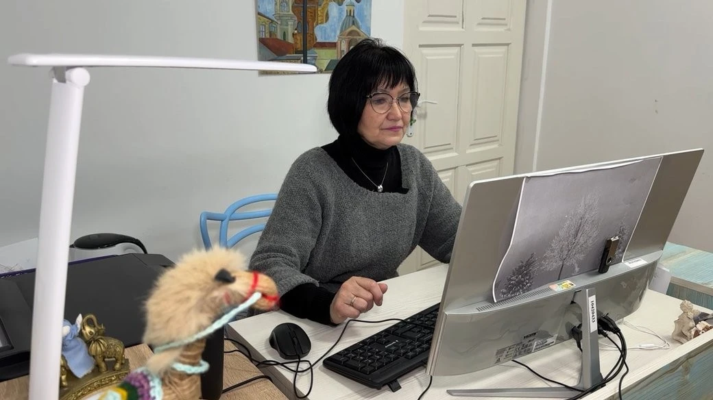 Майже пів століття серед книжок: як лучанка створює простір затишку у бібліотеці