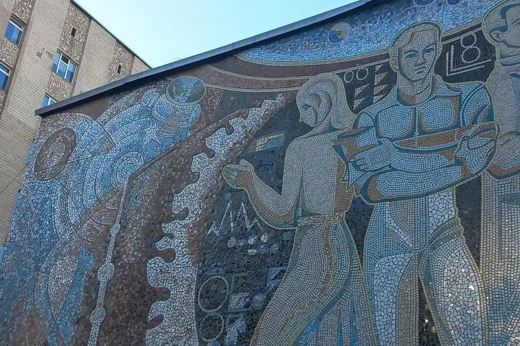 У Вінниці мозаїка на фасаді коледжу отримала офіційний статус пам’ятки