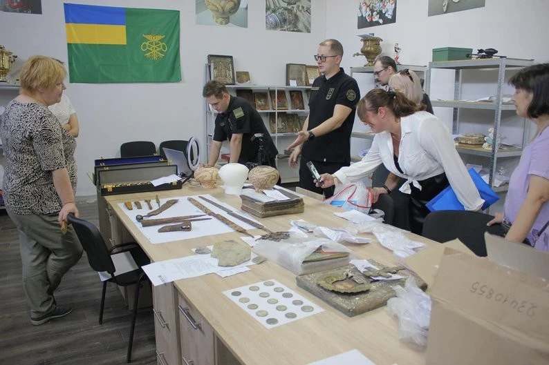 Артефакти крізь тисячоліття: як трипільська ваза повернулася до України