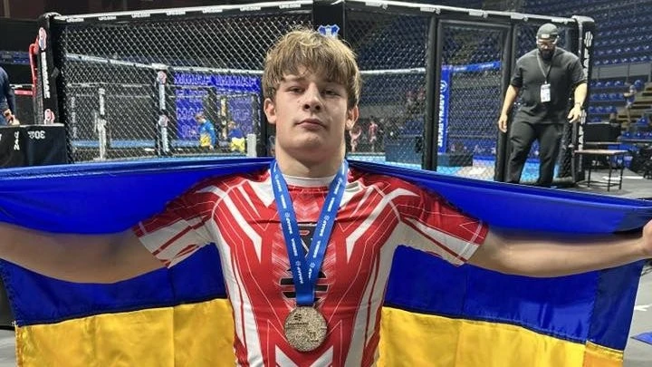 Юний боєць із Вінниччини здобуває золото на чемпіонаті Європи зі змішаних єдиноборств