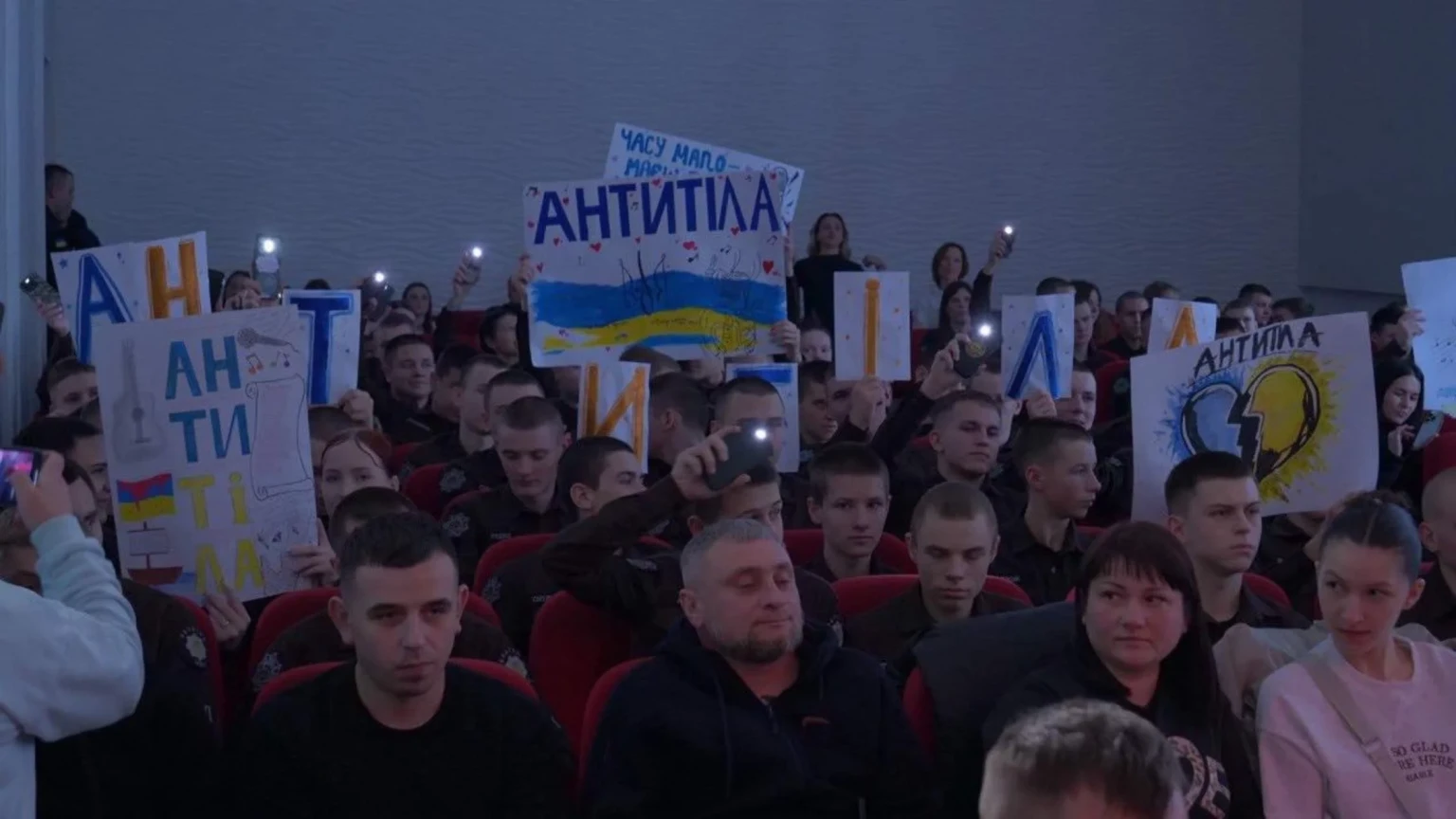 Зустріч, що надихає: «Антитіла» побували у вінницькому ліцеї та запросили вихованців на концерт