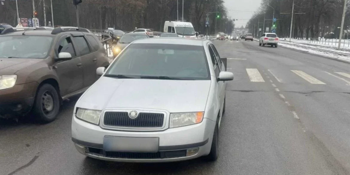 На Хмельницькому шосе під час переходу дороги травмували 10-річного хлопчика