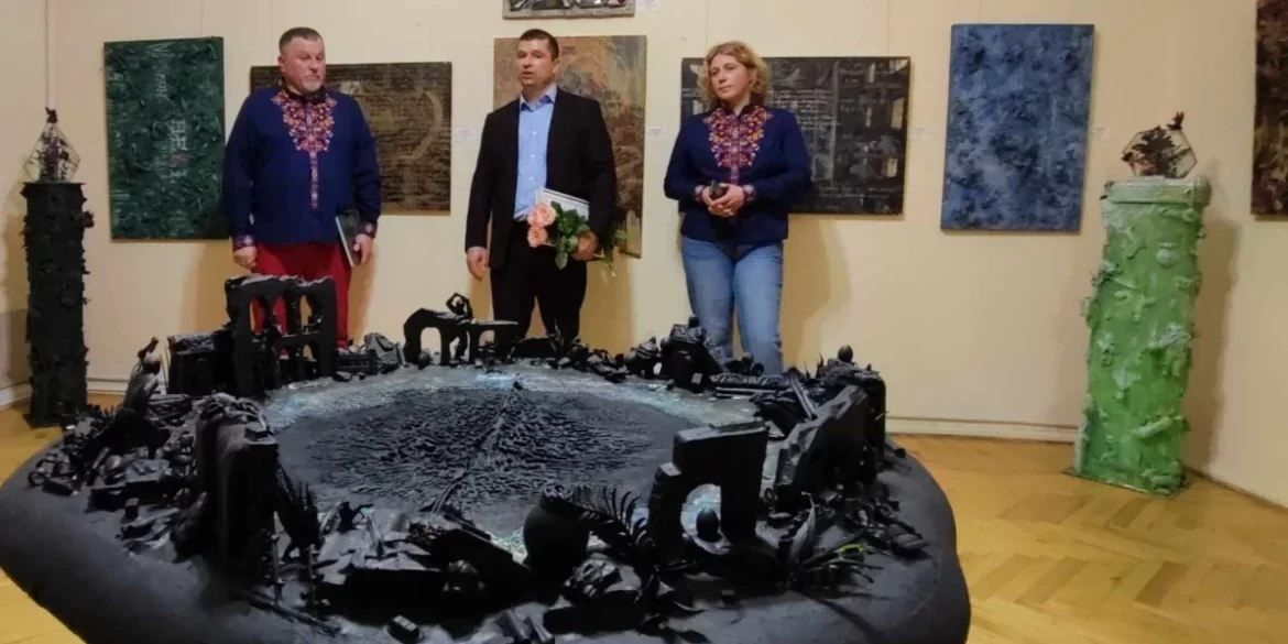 Коли страждає земля: у Вінниці презентували мистецький проєкт про війну і природу