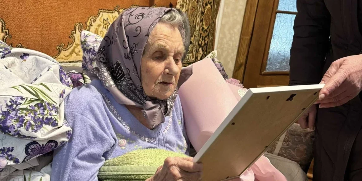Столітній рубіж життя: мешканка Брацлавської громади відсвяткувала поважний ювілей