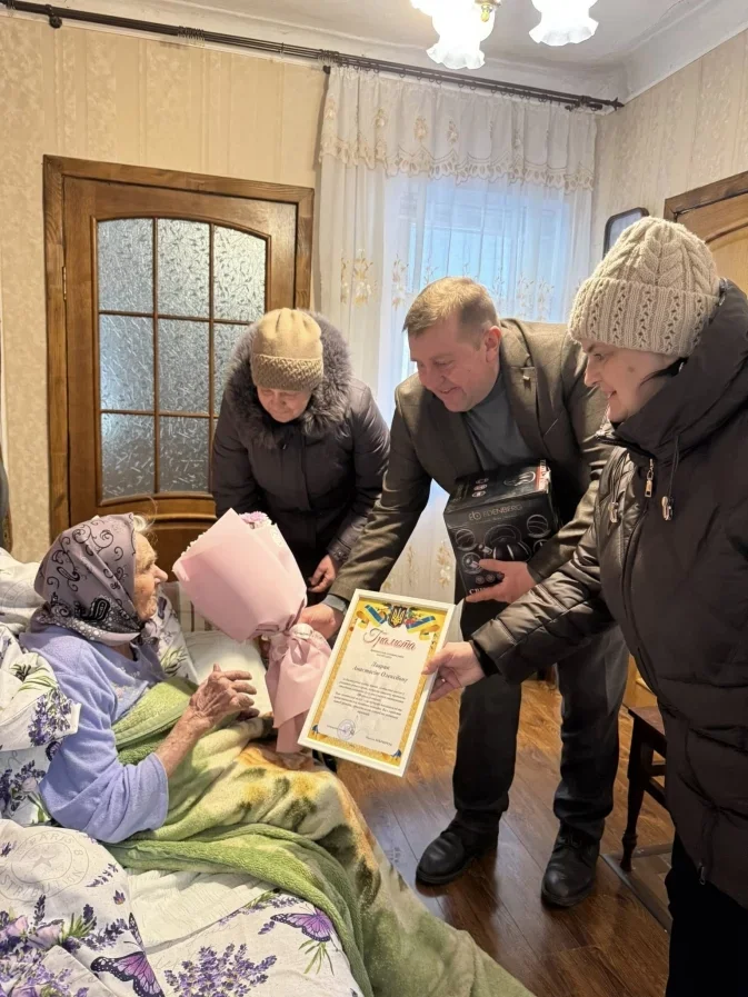 Столітній рубіж життя: мешканка Брацлавської громади відсвяткувала поважний ювілей
