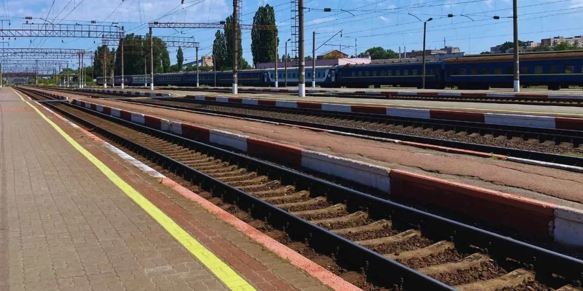 Після нічного обстрілу рух приміських поїздів через Вінниччину сповільнився на кілька годин