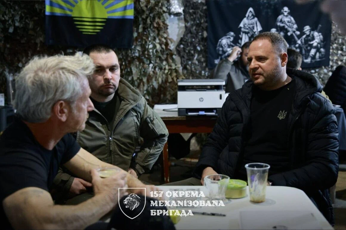 Шон Пенн відвідав українських військових на Донеччині під час поїздки до України