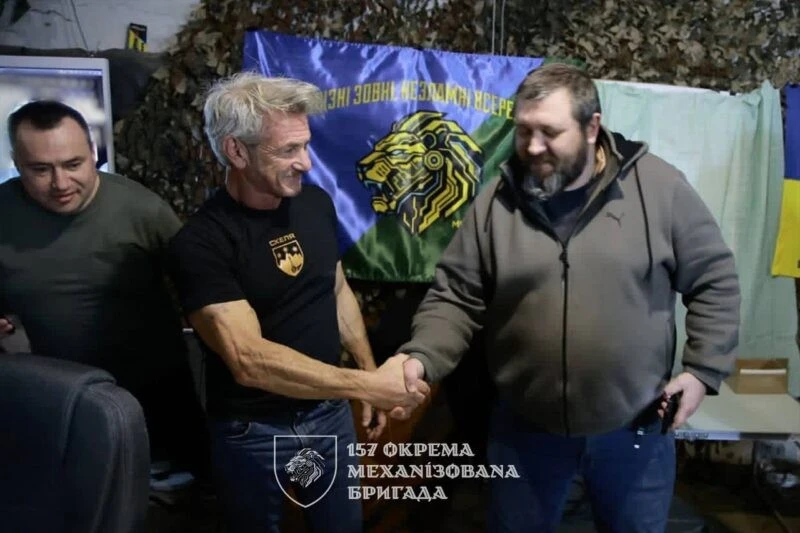 Шон Пенн відвідав українських військових на Донеччині під час поїздки до України