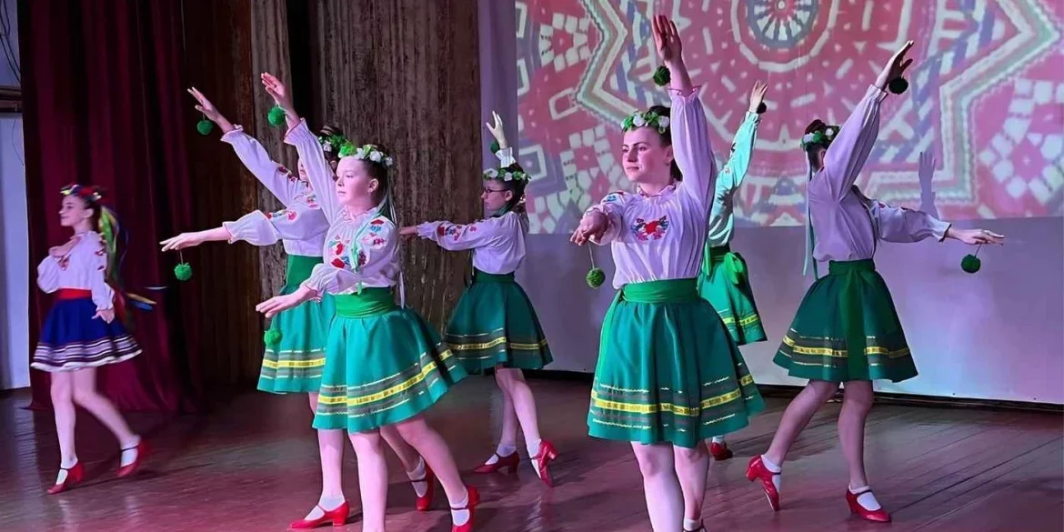 Традиції на службі ЗСУ: як у Вінницьких Хуторах провели благодійний вечір гаївок