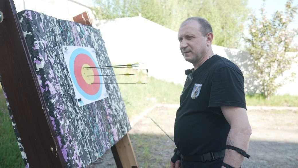 Вінницький розвідник опановує стрільбу з лука для виступу на «Іграх Нескорених»
