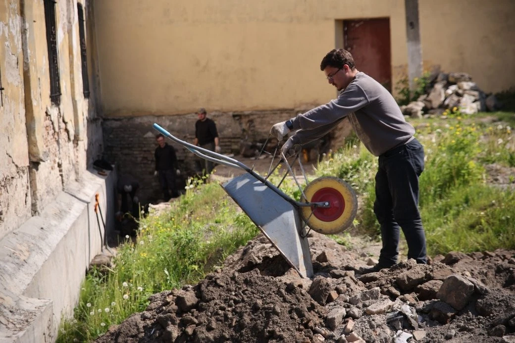 Сенсація у Луцьку: археологи відкопали фундамент втраченої вежі та стародавній підземний хід