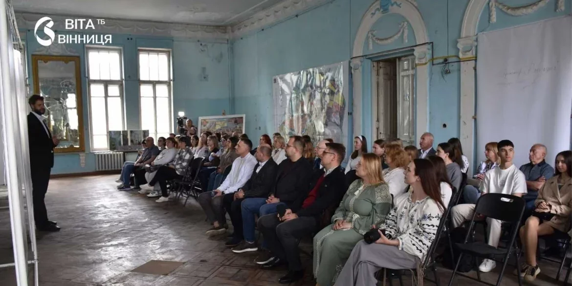 Секрети вінницької Ратуші: легендарні кабінети відкрили для екскурсій із унікальною виставкою